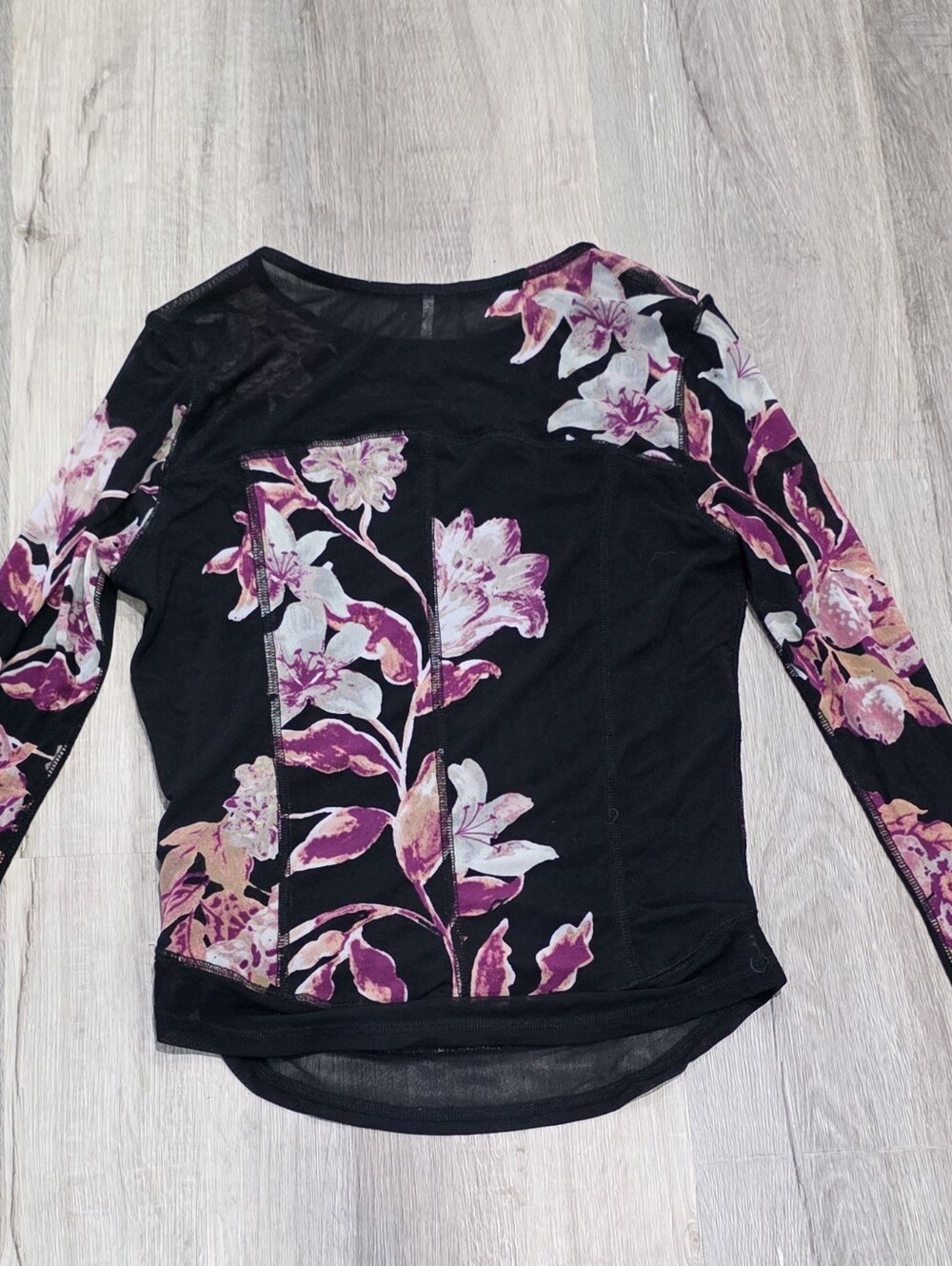 Free People Women's Black Long-Sleeve Floral Top Size M - Picture 3 of 5